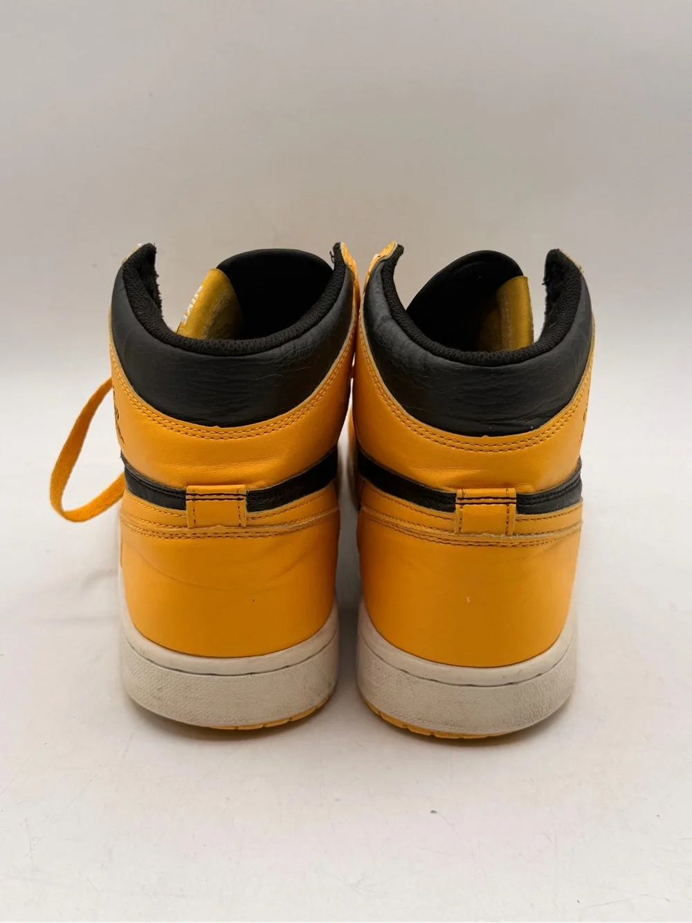 AIR JORDAN 1 RETRO HIGH OG POLLEN BLACK YELLOW MEN’S SIZE 9.5 555088-701